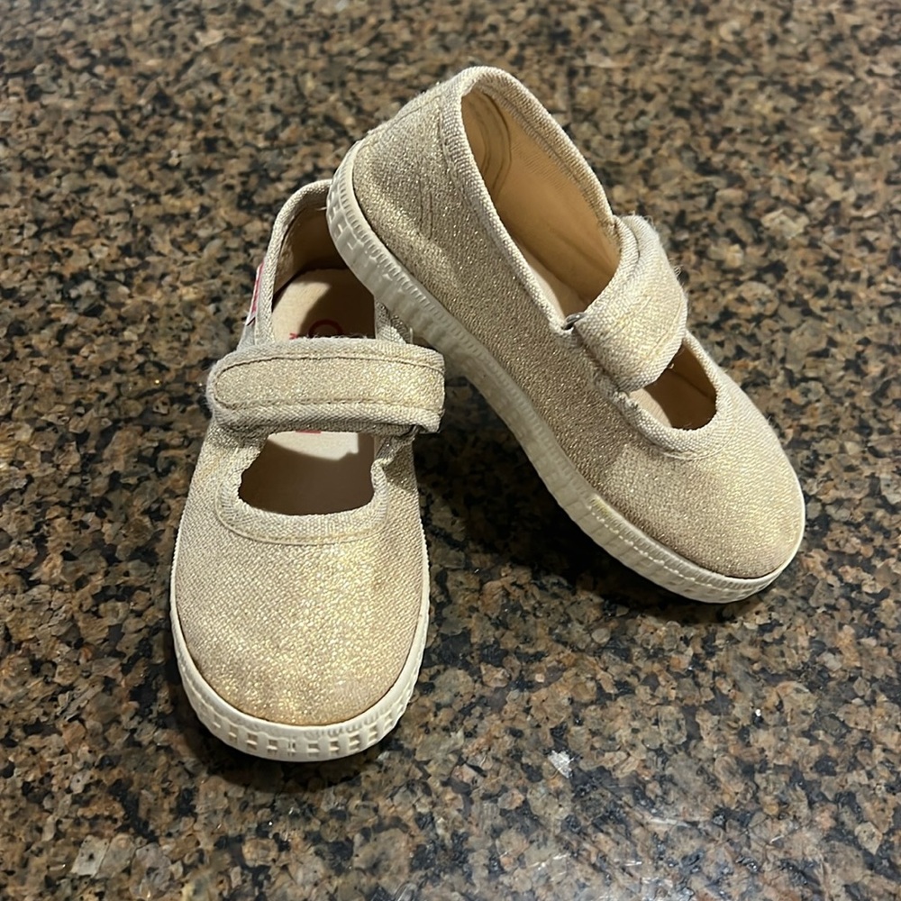 Cienta gold sparkly shoes size 23(6.5 toddler)